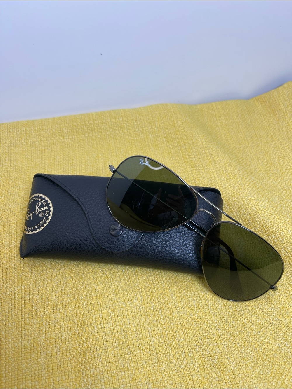 Ray-Ban Aviator Sunglasses with Dark Green Lenses and Black Case
